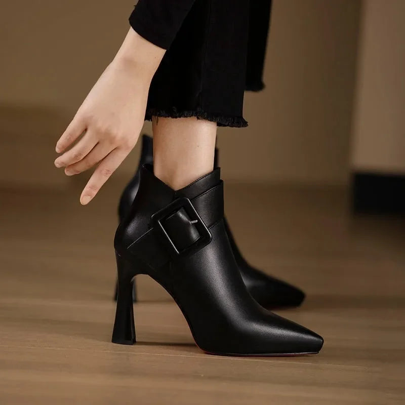 Mardo’s Aveline Heel Boots – Buckled Ankle Boots for Bold Winter Style