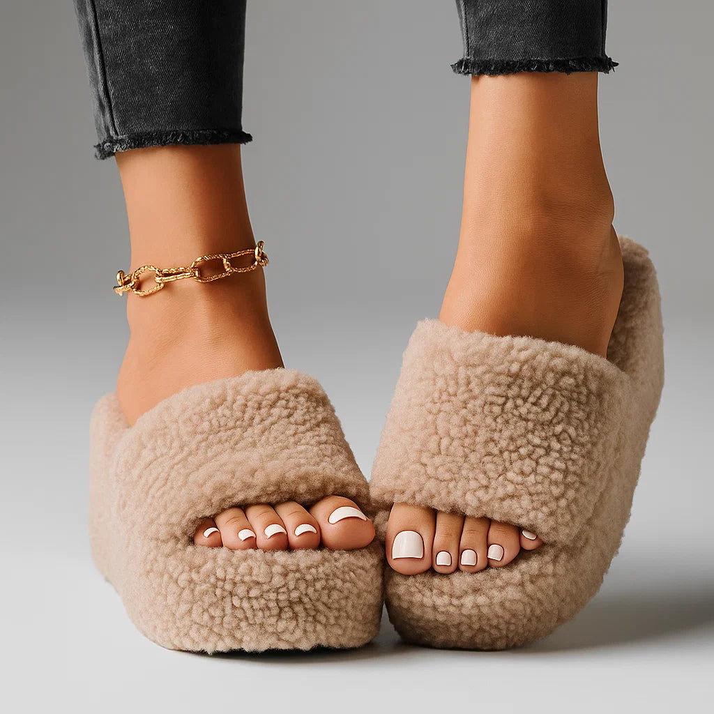 Mardo’s Amara Slides – Cozy Faux Fur Indoor Slippers for Women